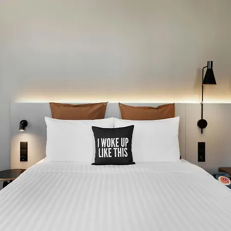 Moxy Lisboa Алфражиде