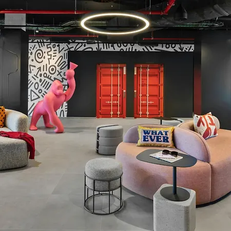 Moxy Lisboa Алфражиде