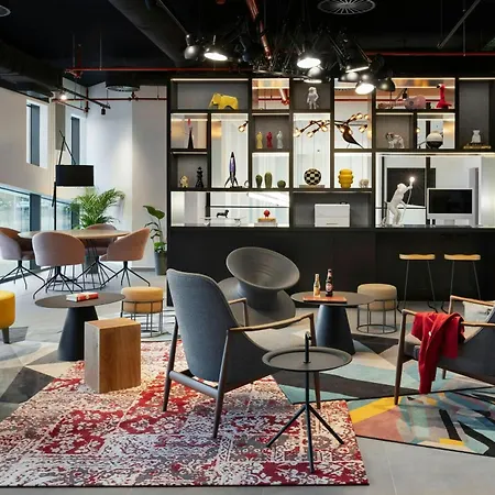 Moxy Lisboa 3* Алфражиде
