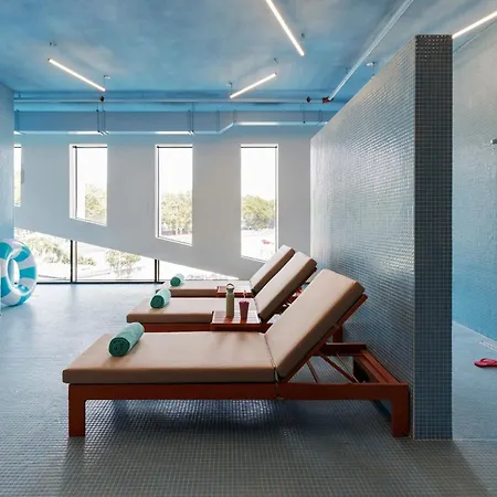 Moxy Lisboa Szálloda Alfragide