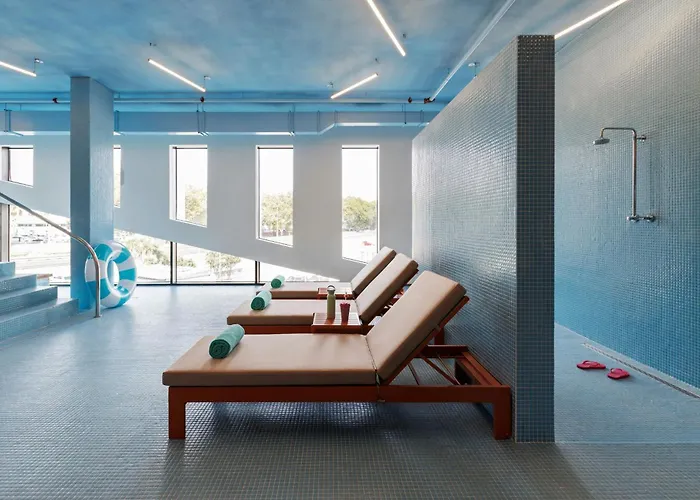 Moxy Lisboa Szálloda Alfragide