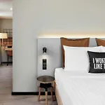 Moxy Lisboa 3*