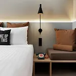 Moxy Lisboa Hotel Alfragide
