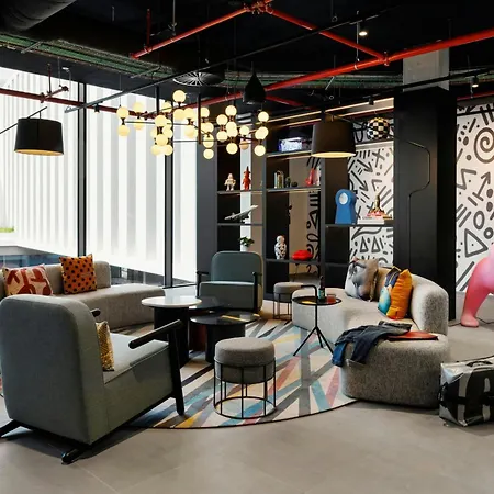 Moxy Lisboa 3*